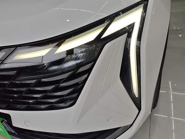 Фото 15 - Geely Atlas L