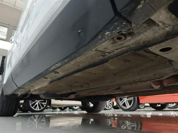 Фото 16 - Geely Atlas L