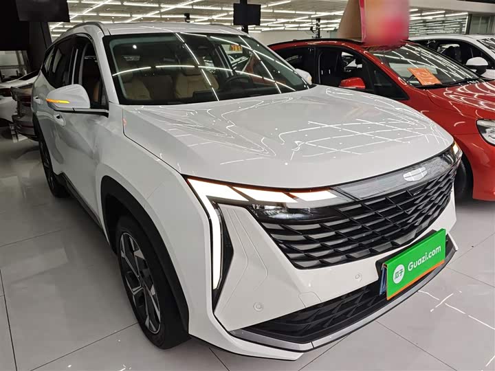 Фото 20 - Geely Atlas L