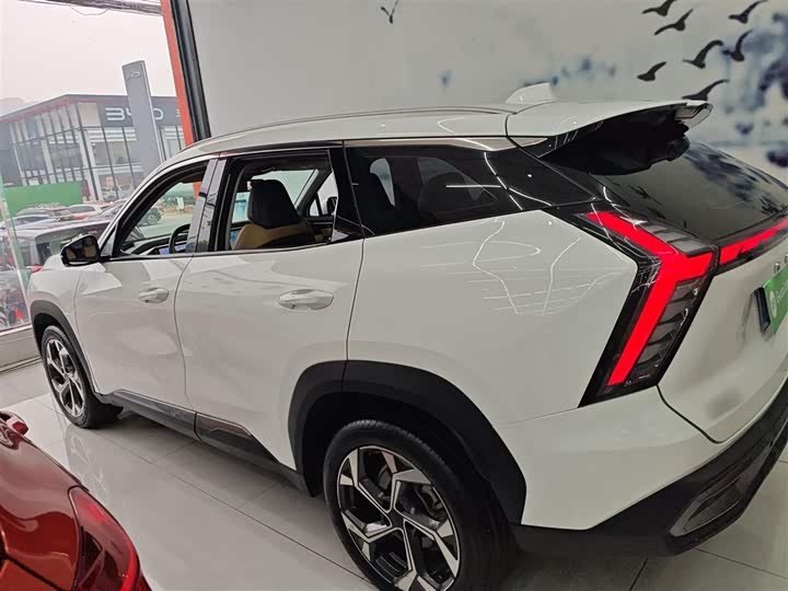 Фото 21 - Geely Atlas L