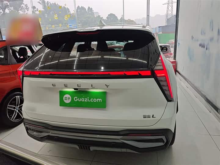 Фото 22 - Geely Atlas L