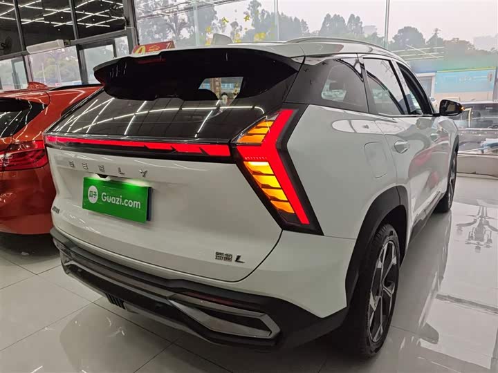 Фото 23 - Geely Atlas L