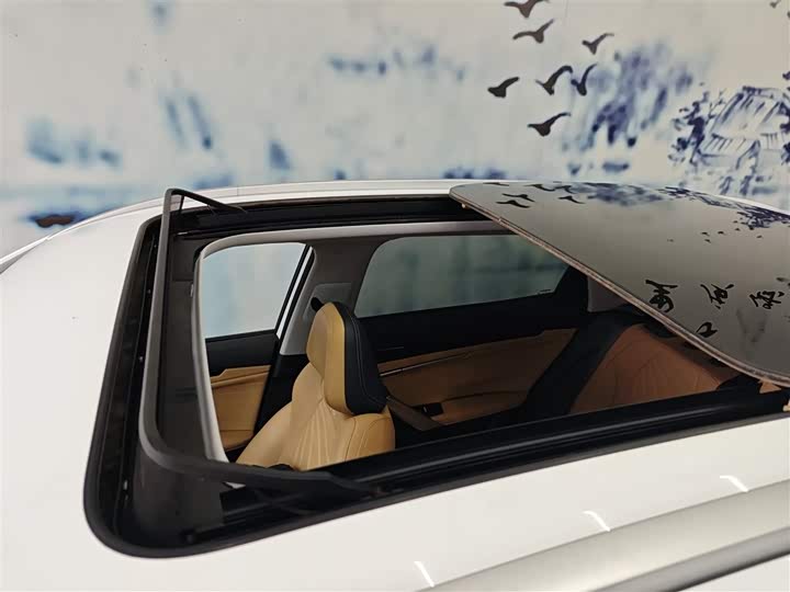 Фото 27 - Geely Atlas L