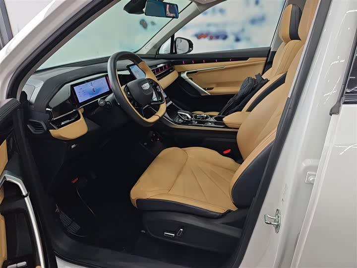 Фото 7 - Geely Atlas L