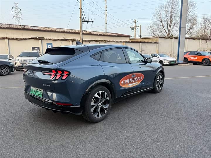 Фото 10 - Ford Mustang Mach-E