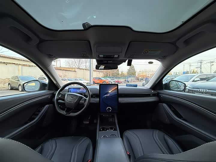 Фото 2 - Ford Mustang Mach-E