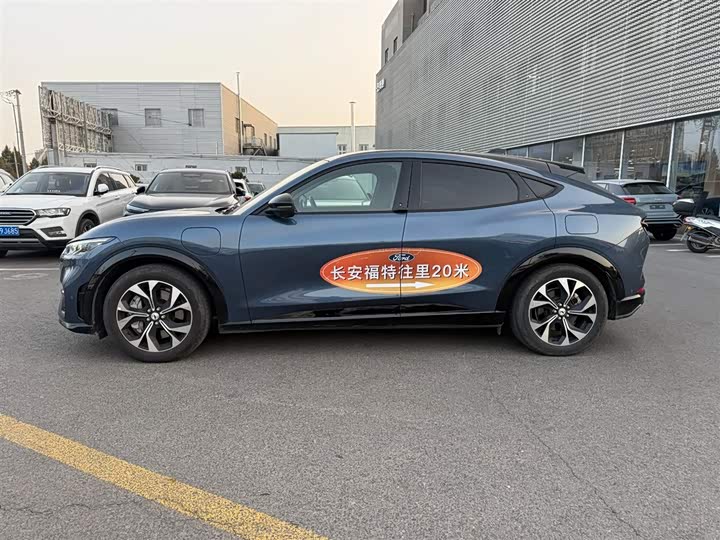 Фото 8 - Ford Mustang Mach-E