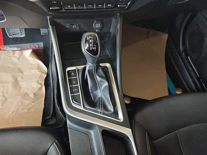 Фото 14 - Geely Vision X3