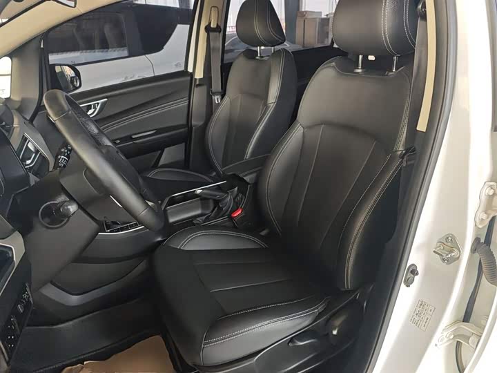 Фото 15 - Geely Vision X3