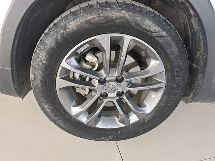 Фото 23 - Geely Vision X3