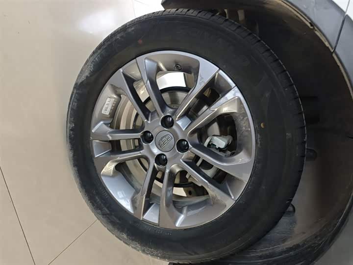 Фото 26 - Geely Vision X3