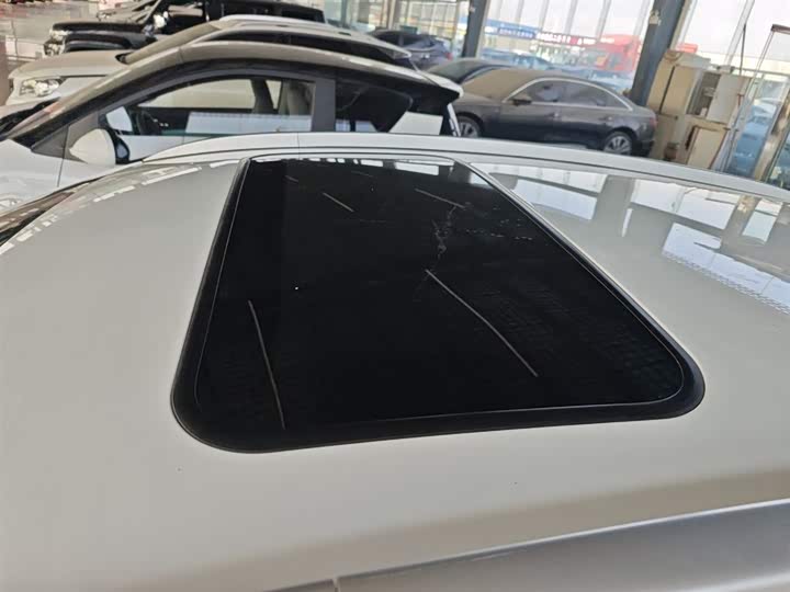 Фото 27 - Geely Vision X3