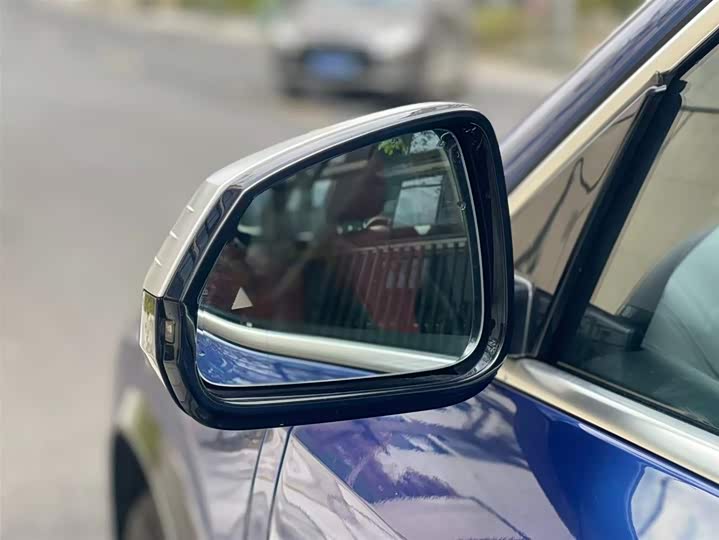 Фото 10 - BMW iX1