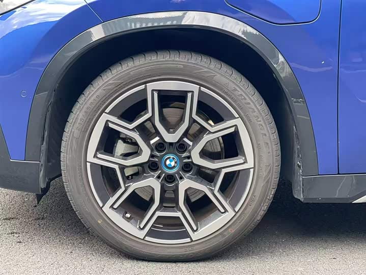 Фото 9 - BMW iX1