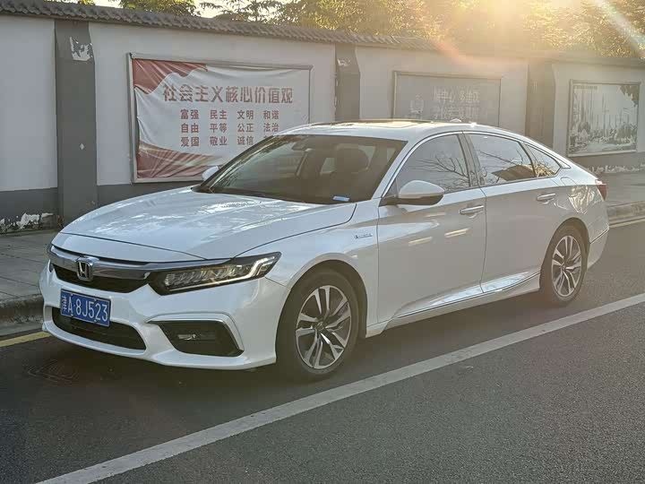 Фото 1 - Honda Inspire