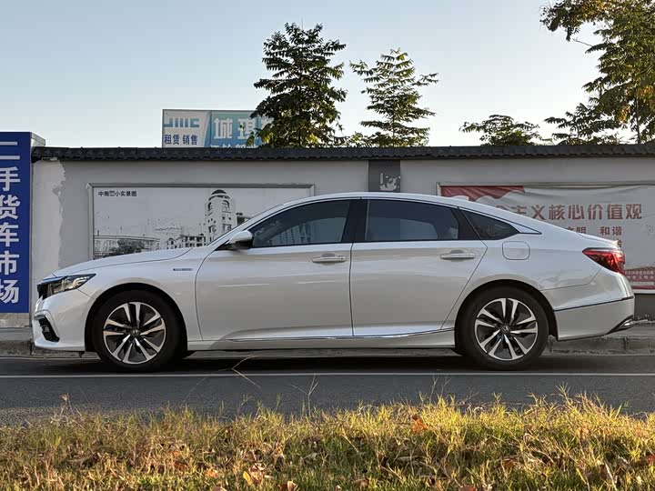 Фото 10 - Honda Inspire