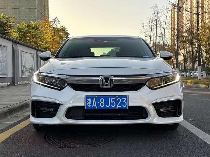 Фото 2 - Honda Inspire