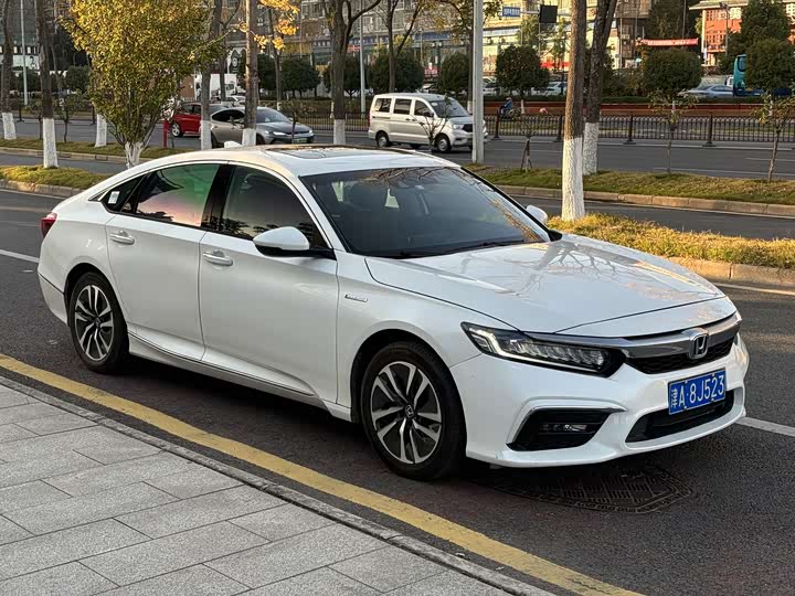 Фото 3 - Honda Inspire