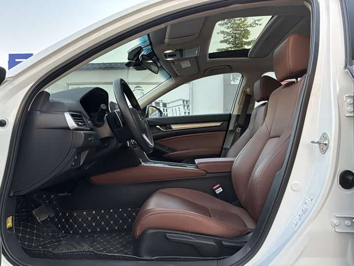 Фото 7 - Honda Inspire