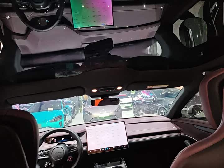 Фото 18 - Xiaomi SU7