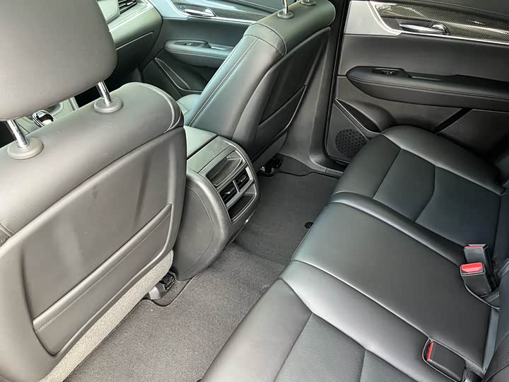 Фото 10 - Cadillac XT5