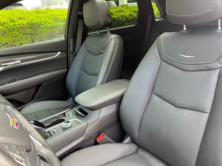 Фото 11 - Cadillac XT5