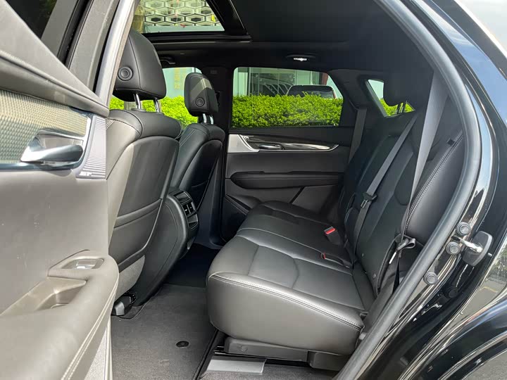 Фото 12 - Cadillac XT5