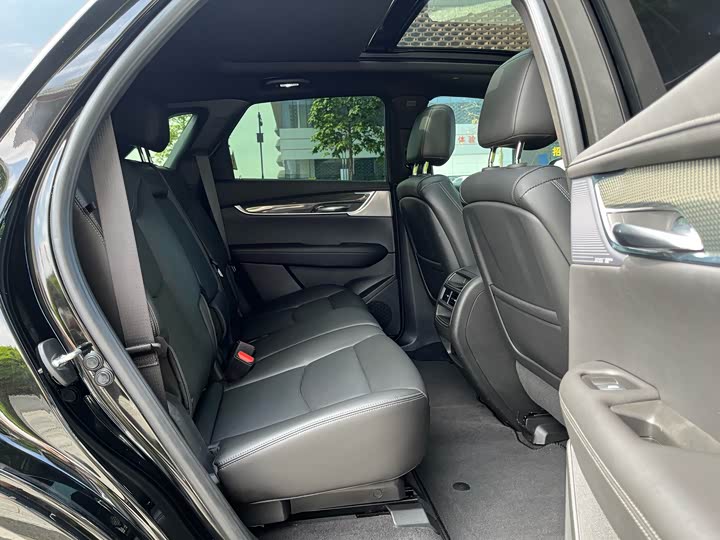 Фото 13 - Cadillac XT5