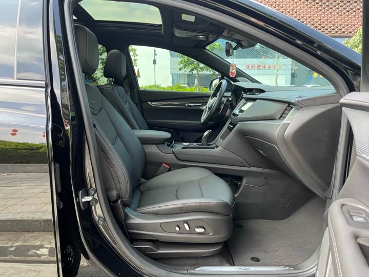 Фото 16 - Cadillac XT5