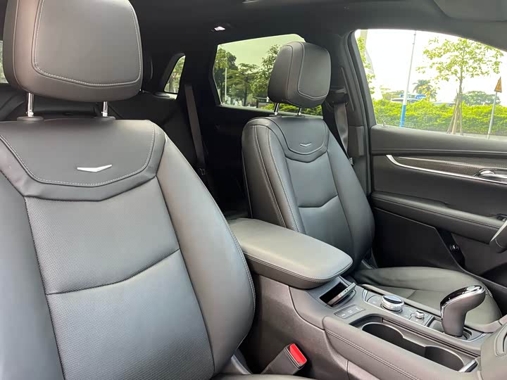 Фото 18 - Cadillac XT5