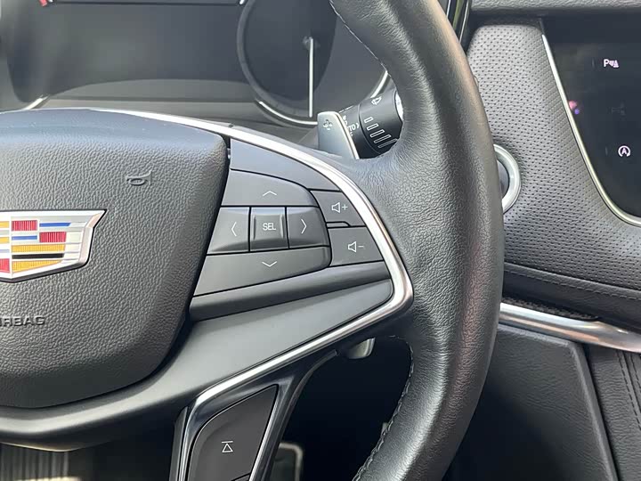 Фото 23 - Cadillac XT5