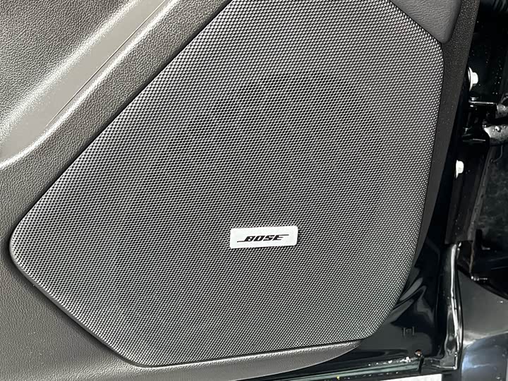 Фото 37 - Cadillac XT5