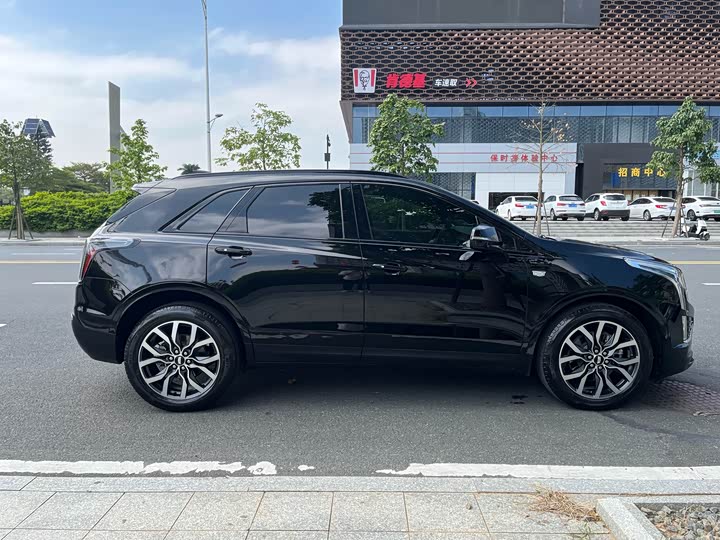 Фото 4 - Cadillac XT5