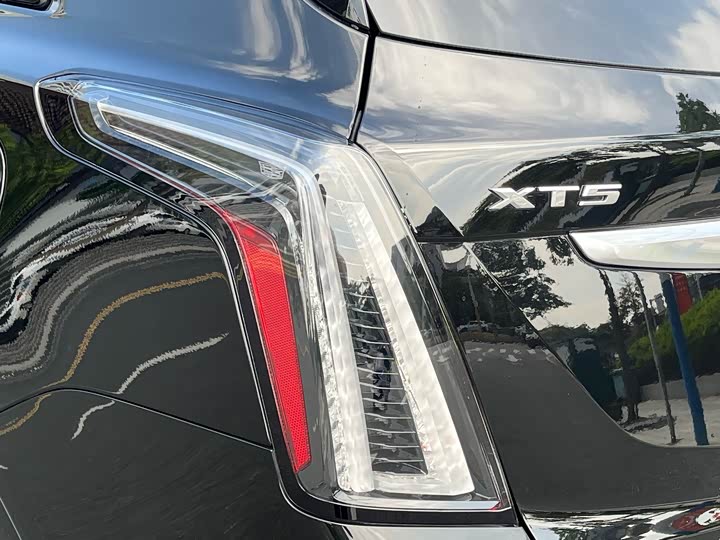 Фото 41 - Cadillac XT5