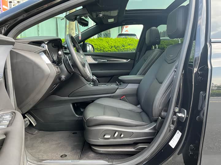 Фото 8 - Cadillac XT5