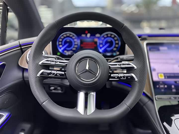 Фото 14 - Mercedes-Benz EQE