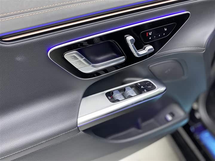 Фото 21 - Mercedes-Benz EQE