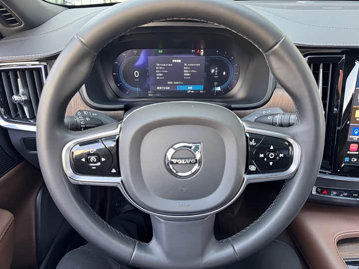 Фото 16 - Volvo S90