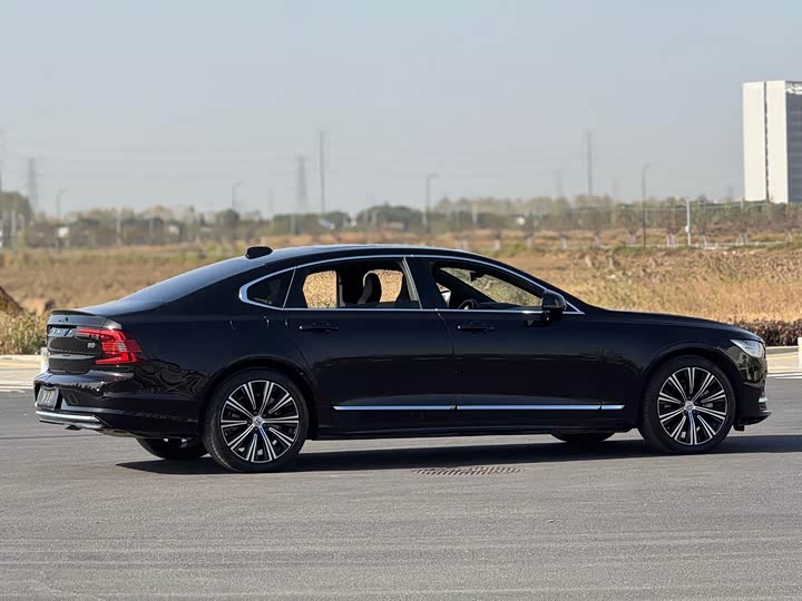 Фото 17 - Volvo S90