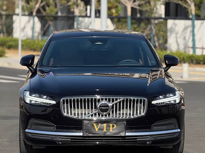 Фото 2 - Volvo S90