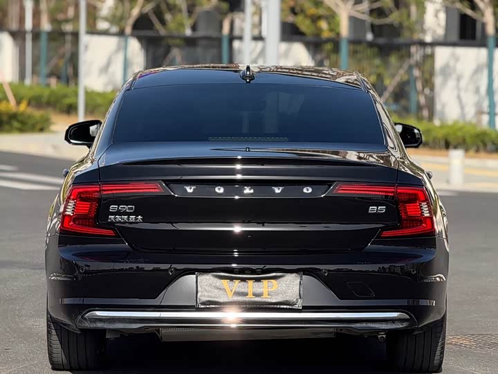 Фото 9 - Volvo S90