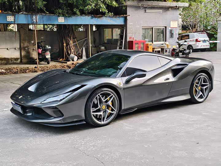 Фото 1 - Ferrari F8