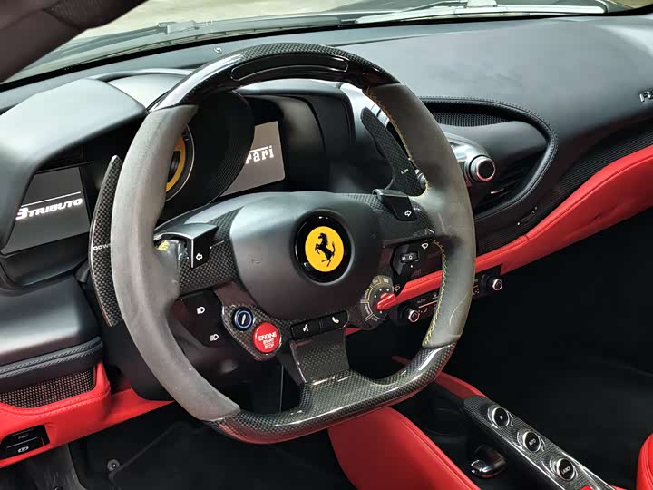 Фото 10 - Ferrari F8