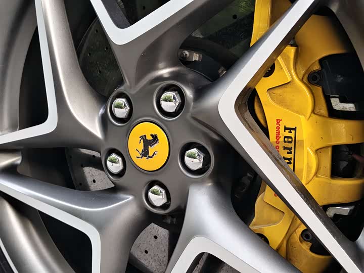 Фото 12 - Ferrari F8