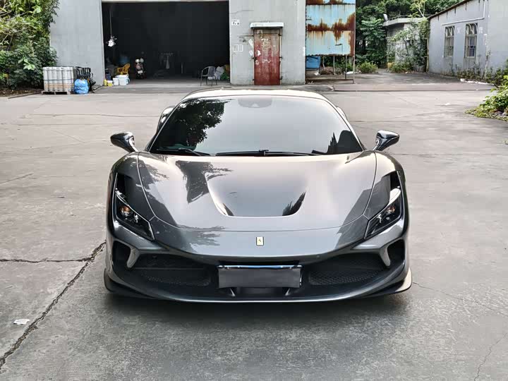 Фото 2 - Ferrari F8