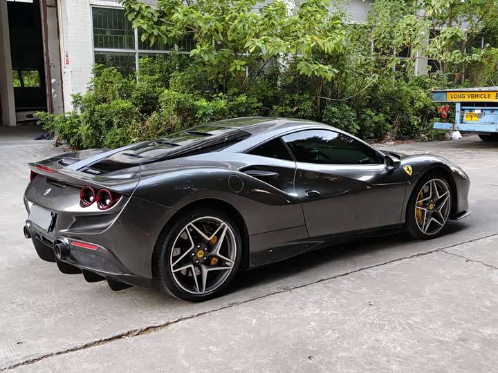 Фото 4 - Ferrari F8