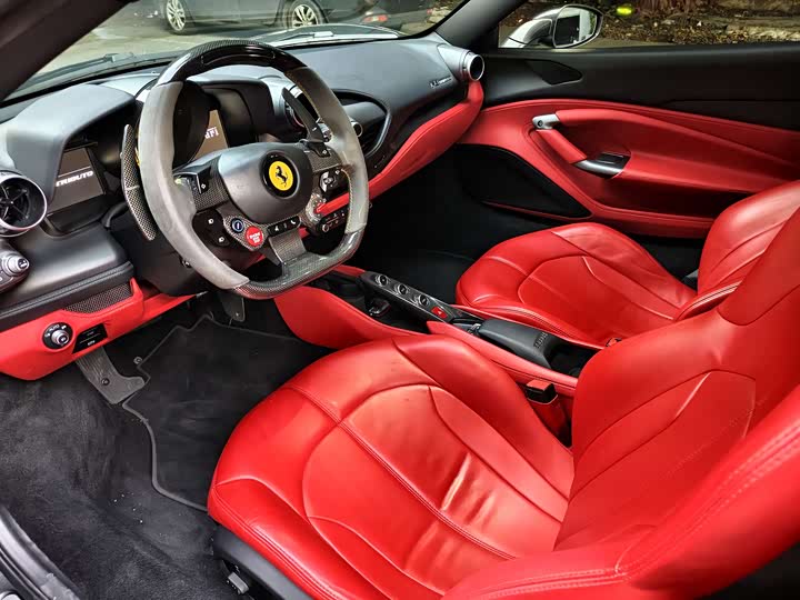 Фото 7 - Ferrari F8