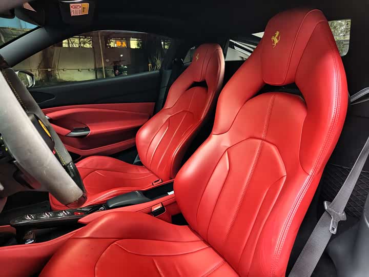 Фото 8 - Ferrari F8