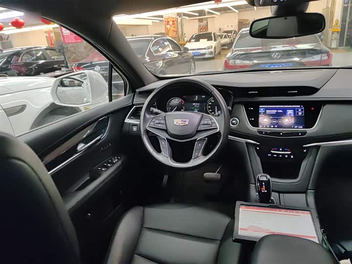 Фото 11 - Cadillac XT5