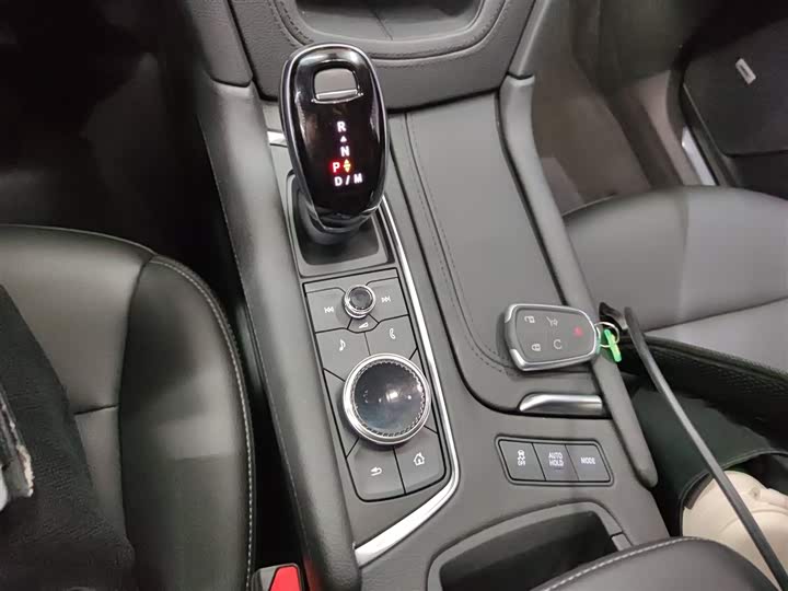 Фото 14 - Cadillac XT5